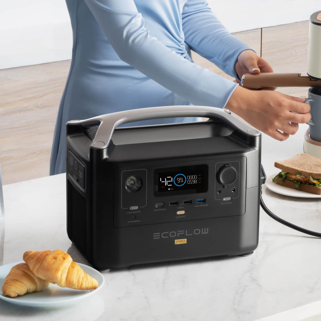 ECOFLOW RIVER PRO Portable Power Station - 720Wh Battery - 600W output; 200W Solar; SA Socket